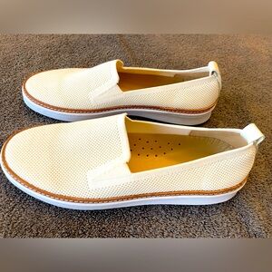 Women’s Talbots Brittany Knit Sneakers: Size 7